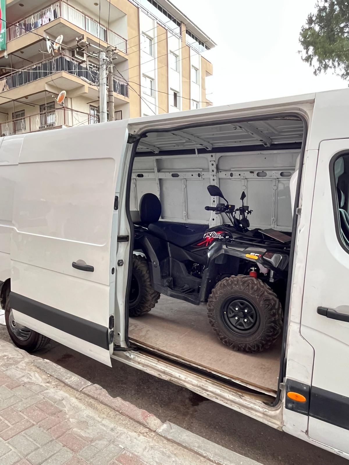 ATV kapalı kasa araç içinde taşınıyor