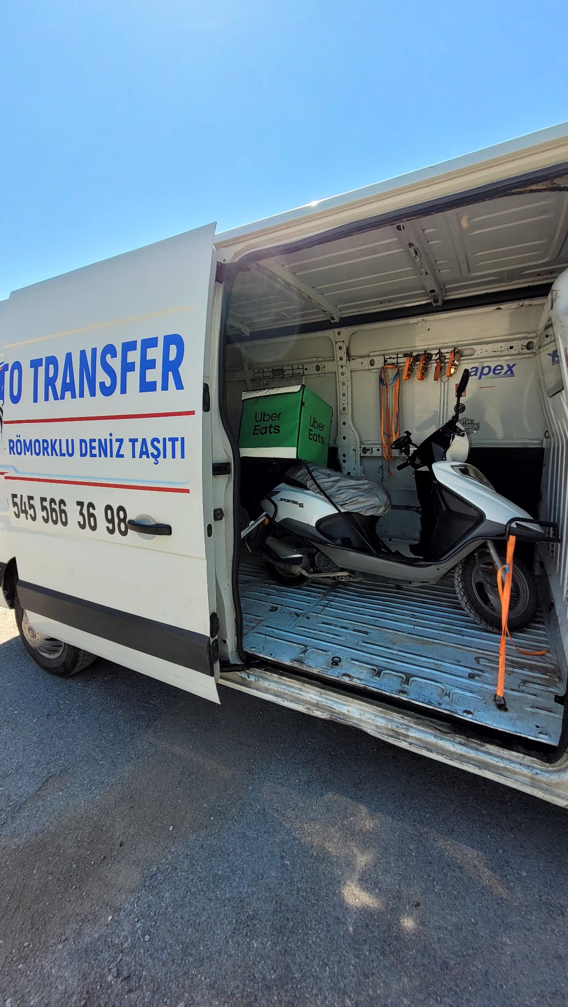 Scooter motokurye aracı taşıma